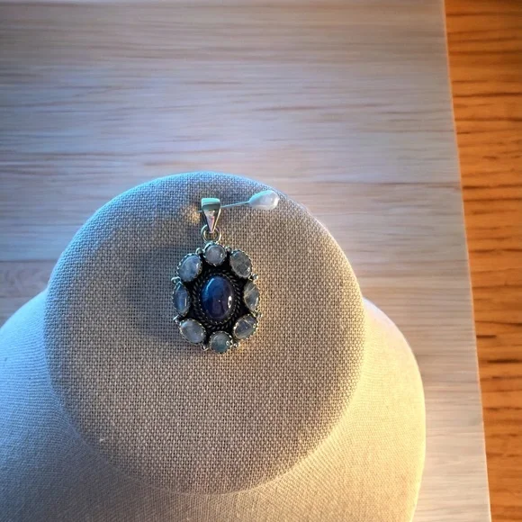 Beautiful Solid Sterling Silver Tanzanite & Moonstone Pendant